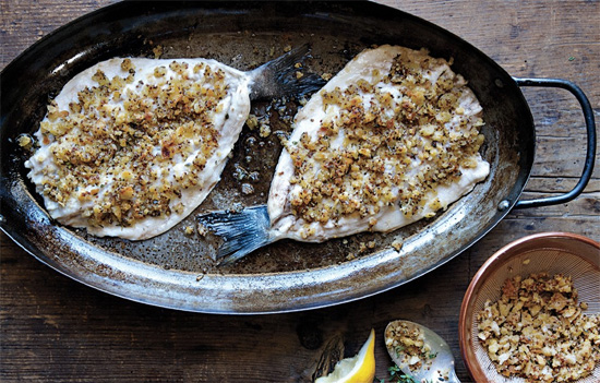 12 идей от шефов, как подчеркнуть вкус запеченной в духовке рыбы