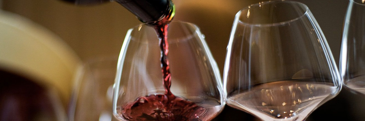 Почему от красного вина болит голова и как этого избежать