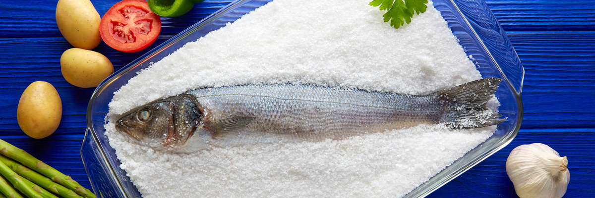 Как запечь рыбу в соли