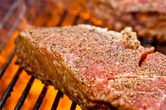 Гид по грилю: правила, без которых можно спалить даже самое вкусное мясо