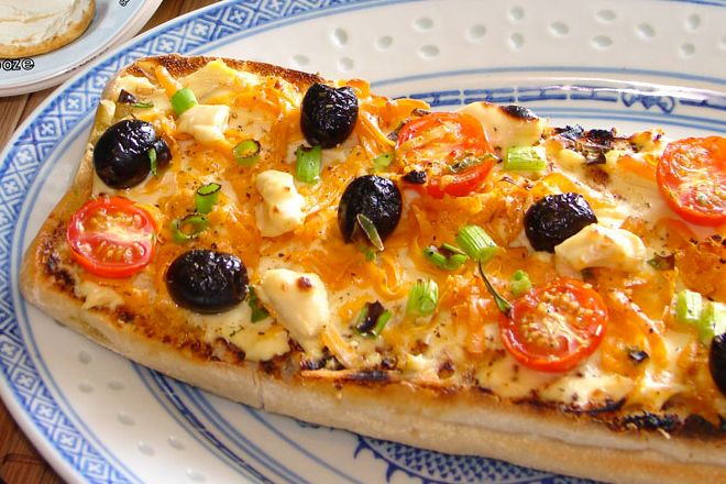 Пицца из батона: гениально и вкусно