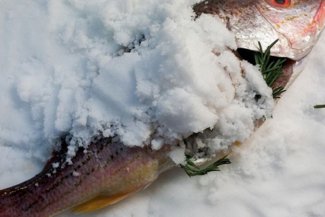 Как запекать рыбу в соли