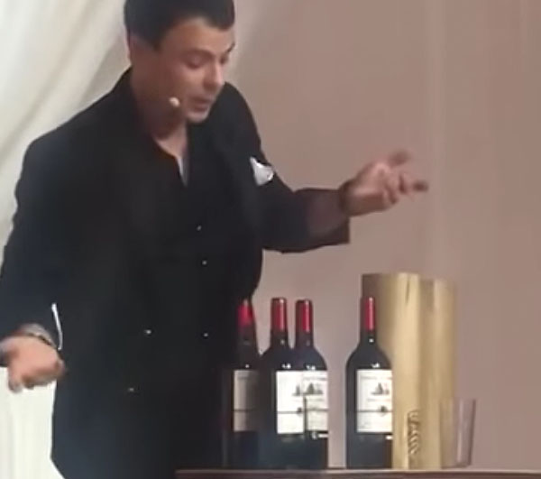 Бутылочный фокусник вытащил из рукава ящик вина