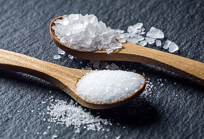Почему обычную соль лучше заменить морской