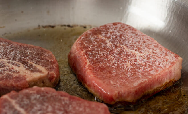Замороженное мясо: кладем сразу на сковороду без разморозки