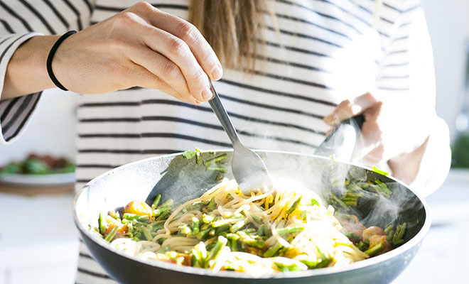 7 кухонных привычек, от которых очень быстро толстеют