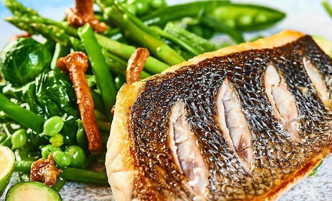 Рыба с овощами как у шеф-повара: хрустящая корочка и сочная внутри