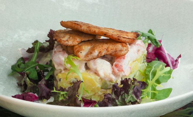 Оливье с раковыми шейками: салат слоями как в ресторане