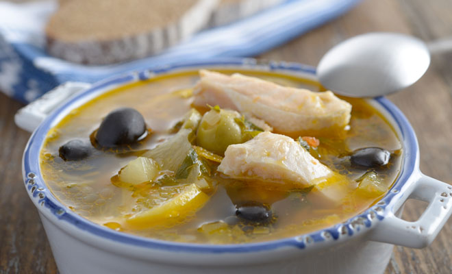 Рыбные супы сытнее борща: в тарелке ложка стоит