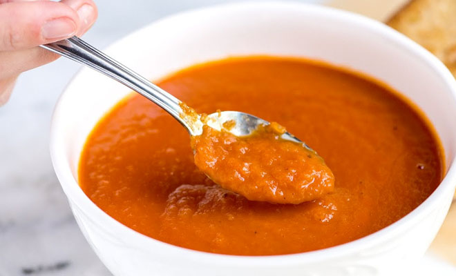 Открыли банку томатной пасты и сделали кастрюлю супа как в Италии