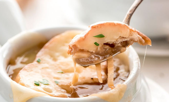 Луковый суп без мяса: сварили сытнее борща