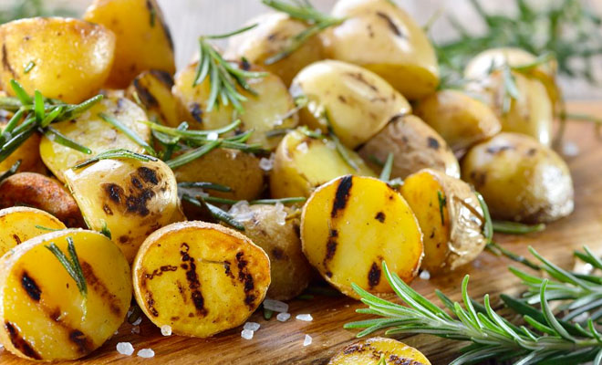 Овощи-гриль по рецепту повара: жарим перец, лук и картофель
