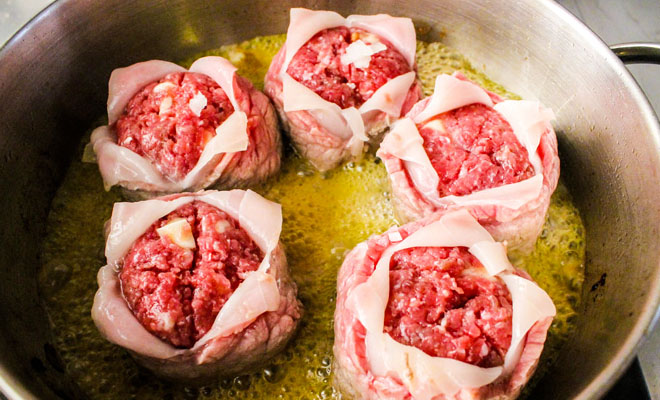 Тюльпаны из мяса: жарим на сковороде блюдо к празднику