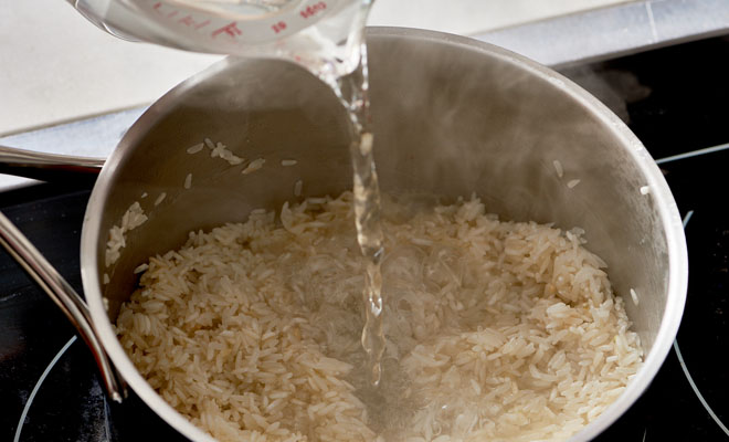 Варим рассыпчатый рис: больше не слипается