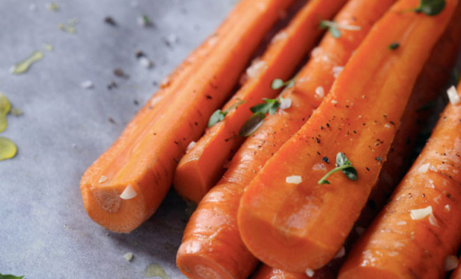 Запекли обычную морковь: закуску-гарнир просят по две тарелки