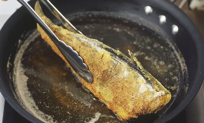 Исправляем частые ошибки жарки рыбы: больше не пригорит