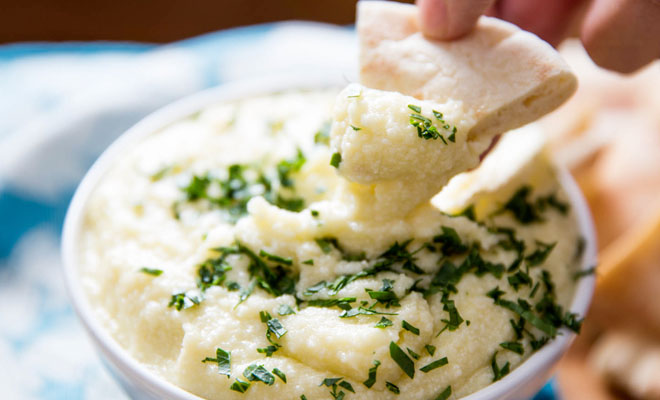 Обычная картошка надоела: теперь добавляем сыр и смешиваем с колбасой