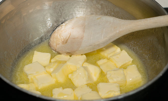 Ошибки использования сливочного масла на кухне: на сковороду кладем не в начале, а в конце готовки