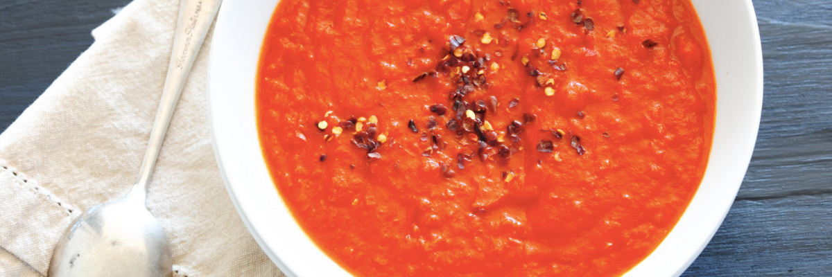 Берем банку консервированных помидоров и получаем ресторанный томатный суп почти бесплатно