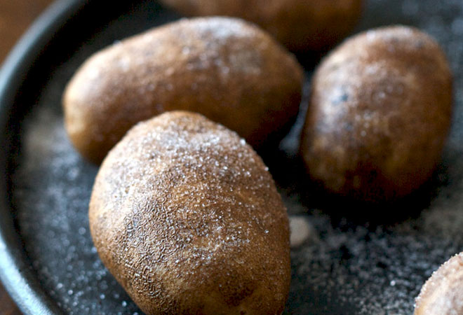 Вкуснейший картофель в мундире в духовке