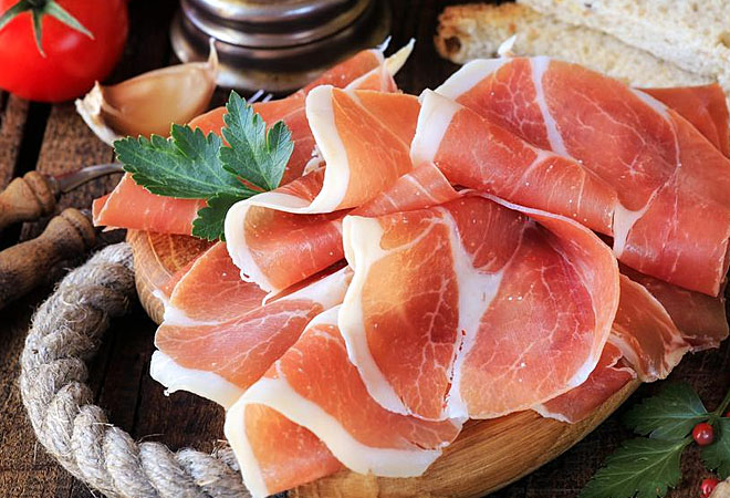 Прошутто, хамон, бекон: лучшие мясные закуски