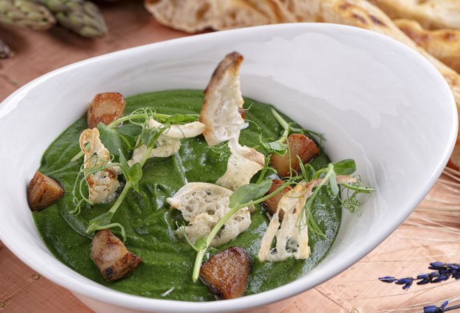 Белые грибы и шпинат: потрясающий постный суп за минуты