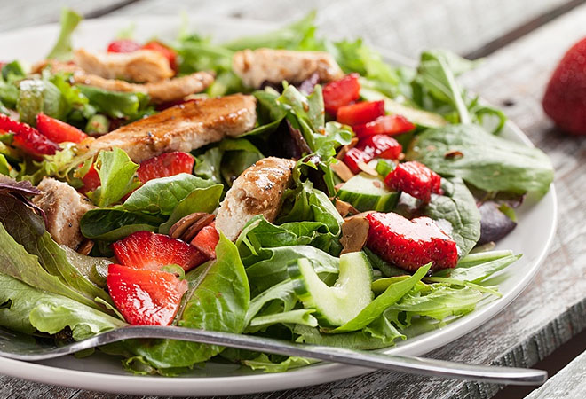 Как сделать салат вкуснее: 5 поварских хитростей