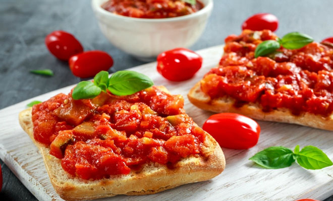  Берем побитые помидоры и превращаем во вкусноту на столе