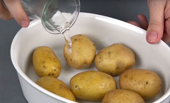 Варим картошку новыми способами: клубни таят во рту
