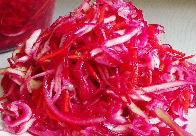 Салат из капусты и свеклы: витамины на всю осень и не надоедает