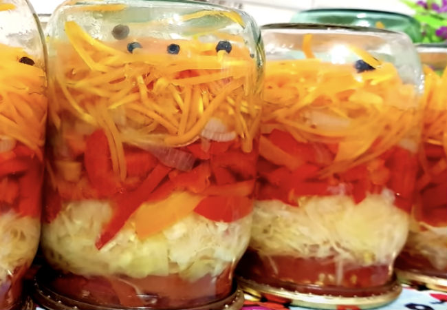 Салат на зиму про запас: вкуснее соленых огурцов и помидор