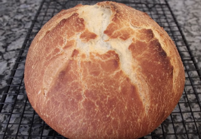 Ставим хлеб на кефире: полезная выпечка без лишней возни