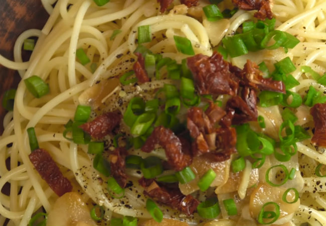 Спагетти и чеснок: идеальный ужин за 10 минут