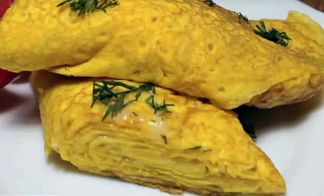 Омлет-рулет: заворачиваем яйца и делаем вкусноту