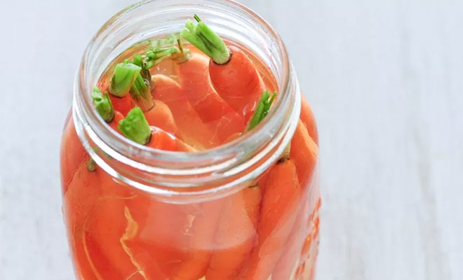 Кладем морковь в банку: хрустящая закуска на замену соленым огурцам