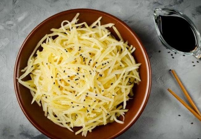 Картошка по-корейски: натерли как морковь и делаем салат