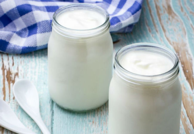 Йогурт из литра магазинного молока: стоит ночь, а утром ложка стоит