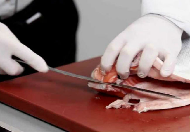 Разбираем лосось по рецепту японцев: подсмотрели технику у суши-повара