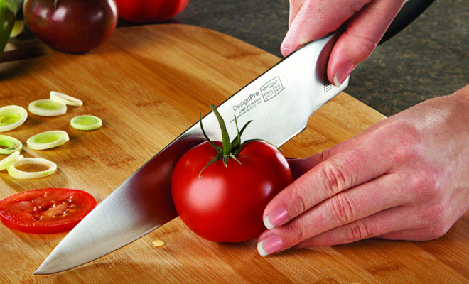 Нож на кухне прослужит долго и не затупится: повар рассказал основы