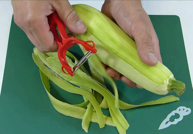 Ускоряем овощечистку в 2 раза: нож режет в обе стороны