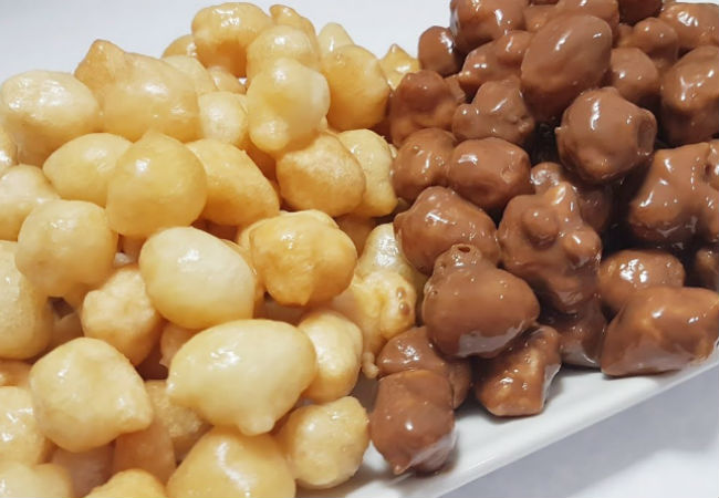 Два стакана муки и сахарный сироп: жарим десерт вкуснее торта за минуту