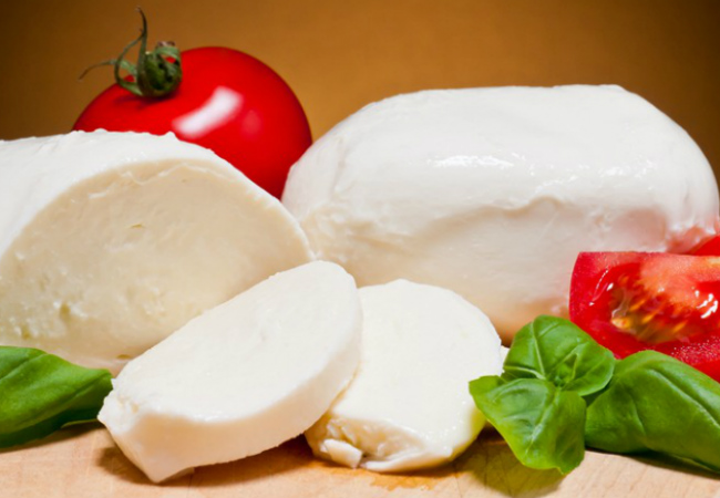Итальянский сыр делаем на кухне: нужно только молоко и уксус