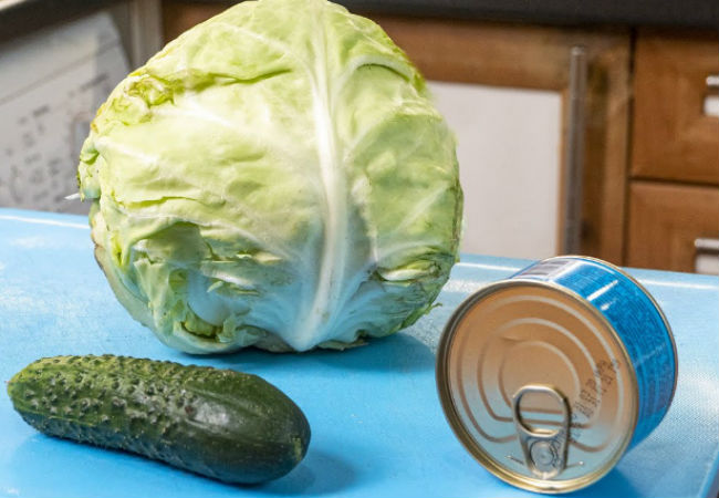 Банка консервов и капуста: бюджетный салат готовим каждый день и не надоедает