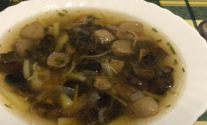 Рецепт черного грибного супа: невероятно насыщенный вкус