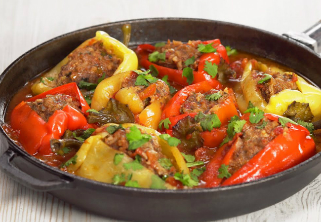 Рецепт перца подсмотрели в турецком отеле: тушим в соусе на сковороде