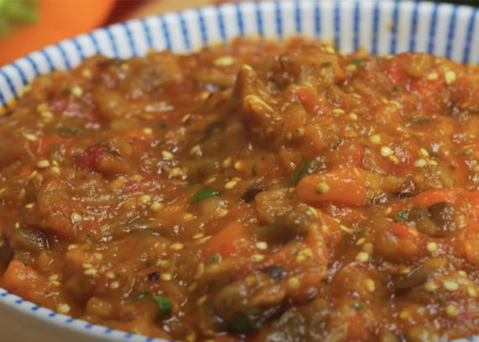 Баклажанная икра на осень и зиму: готовим сразу 4 вкуса