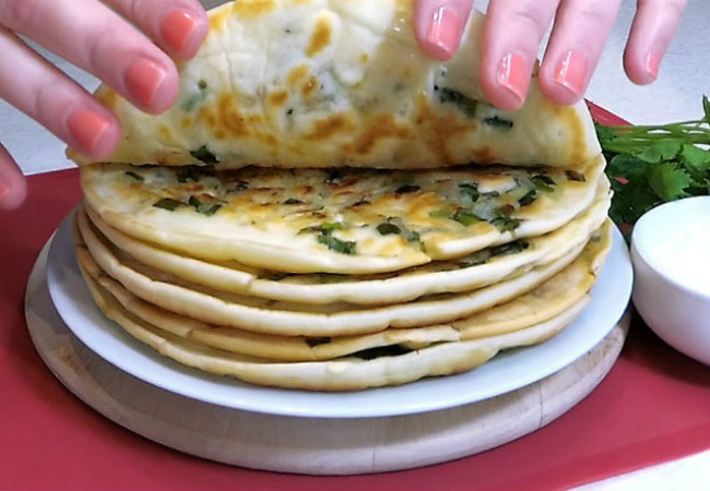 Залили картофельные лепешки на сковороду и жарим как блины