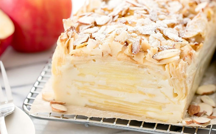 Тесто в духовке превращается в крем: пирог с яблоками и грушами тает во рту