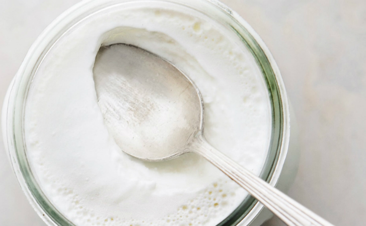 Йогурт дома без закваски: делаем из молока и ложки магазинного йогурта
