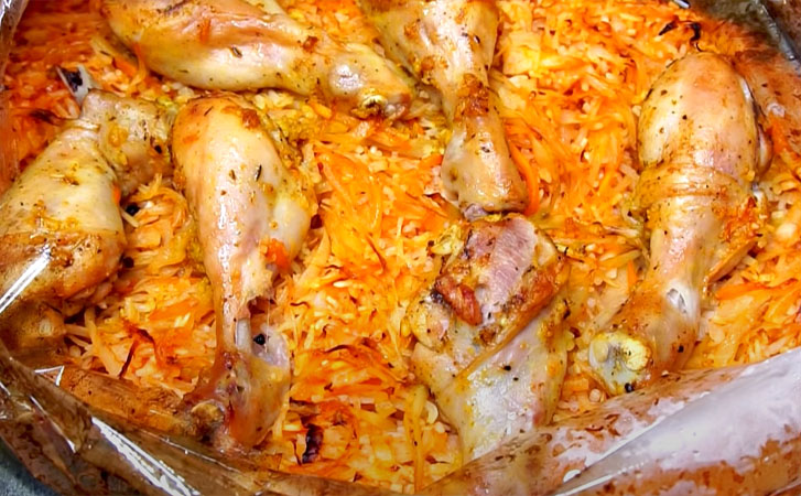 Ужин без сковородок, готовим все в пакете. Смешали курицу с рисом и капустой 